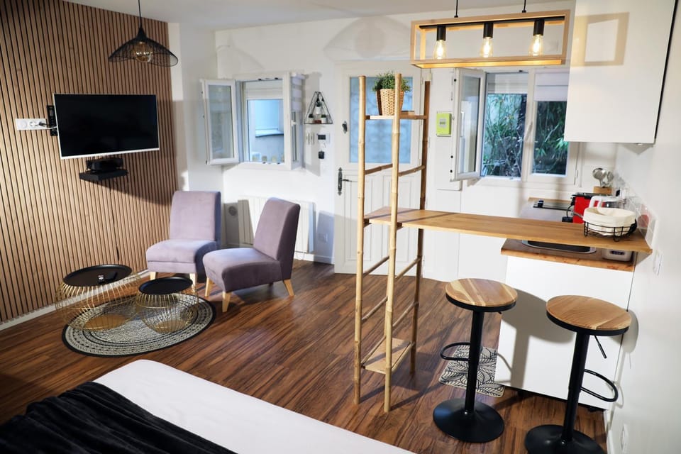 TV and multimedia, Kitchen or kitchenette, Seating area, Dining area, minibar