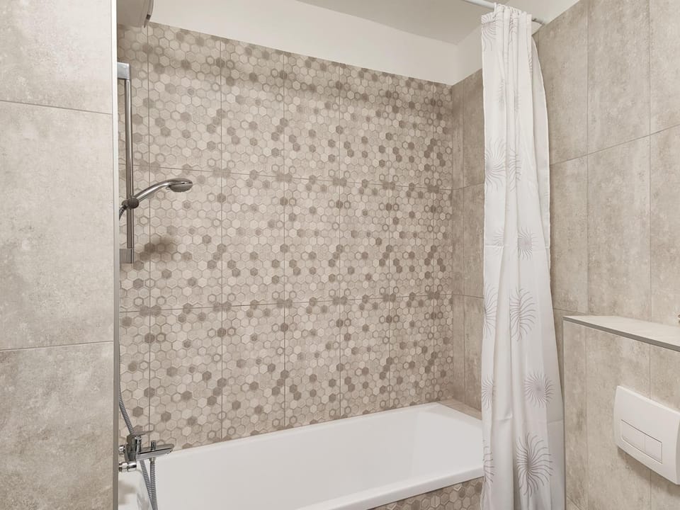 Bathroom, Bath