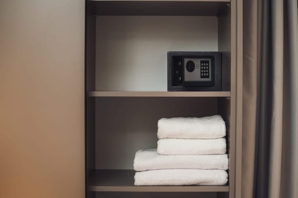 safe, towels