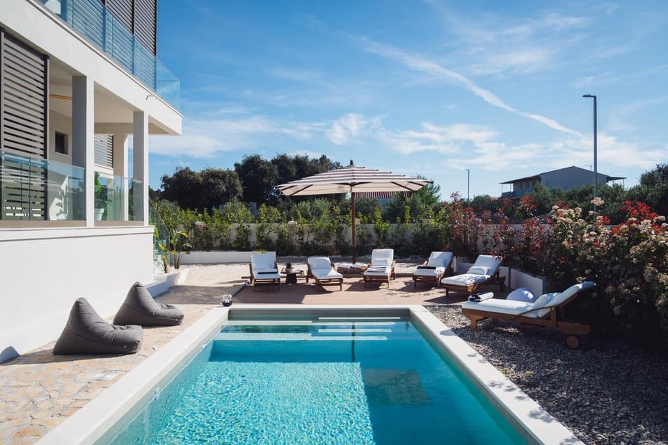 Property building, Swimming pool