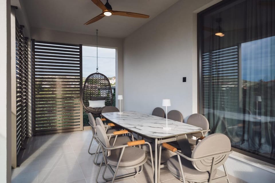 Patio, Seating area, Dining area, fireplace