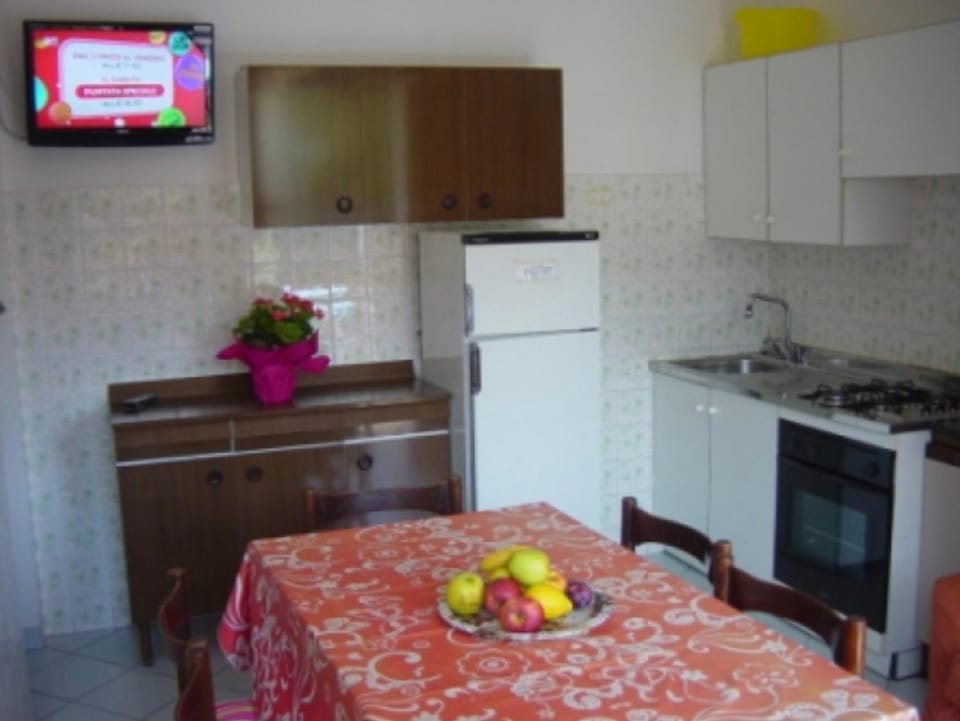 Property building, Kitchen or kitchenette, Living room