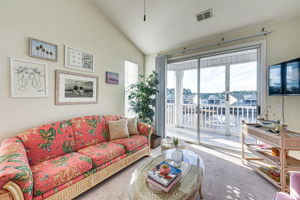 Sunset Beach Condo w/ Balcony, 5 Mi to the Ocean! House in Sunset Beach