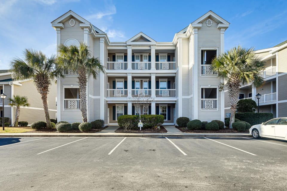 Sunset Beach Condo w/ Balcony, 5 Mi to the Ocean! House in Sunset Beach
