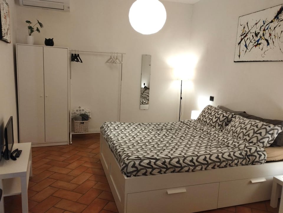 Bed, Photo of the whole room, Bedroom, hair dresser, wardrobe, air conditioner