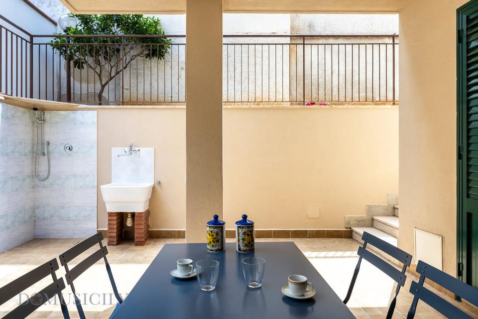 La Dimora del Mare by Domus Sicily Apartment in Palermo