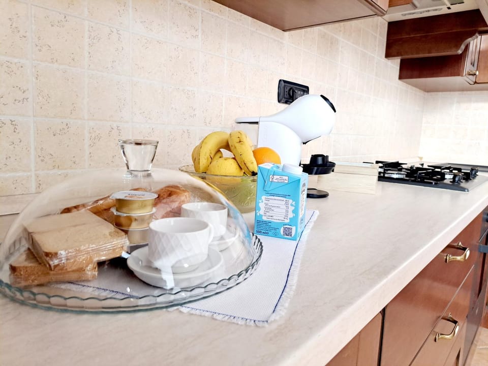 Kitchen or kitchenette, Italian breakfast