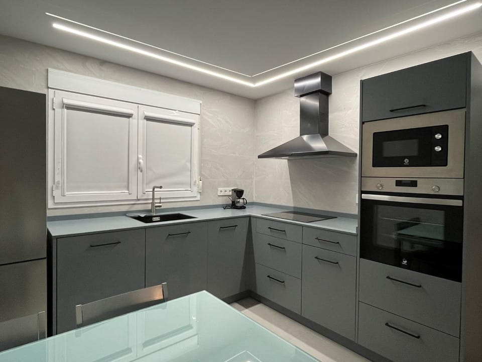 Kitchen or kitchenette, minibar, pet friendly, stove