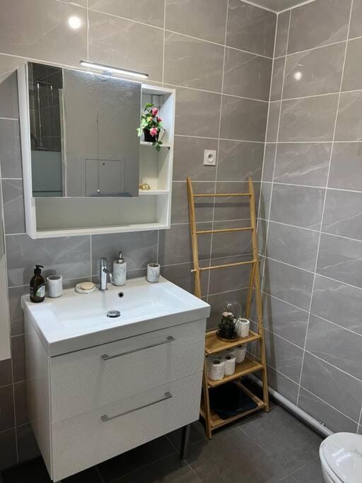 Cosy T2 au porte dOrly Rungis au pied du metro ligne 14 Apartment in Chevilly Larue