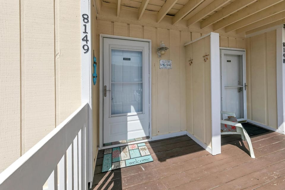 Newly Remodeled Studio in Sandpiper Cove now with Free Beach Service and Pet Friendly House in Destin