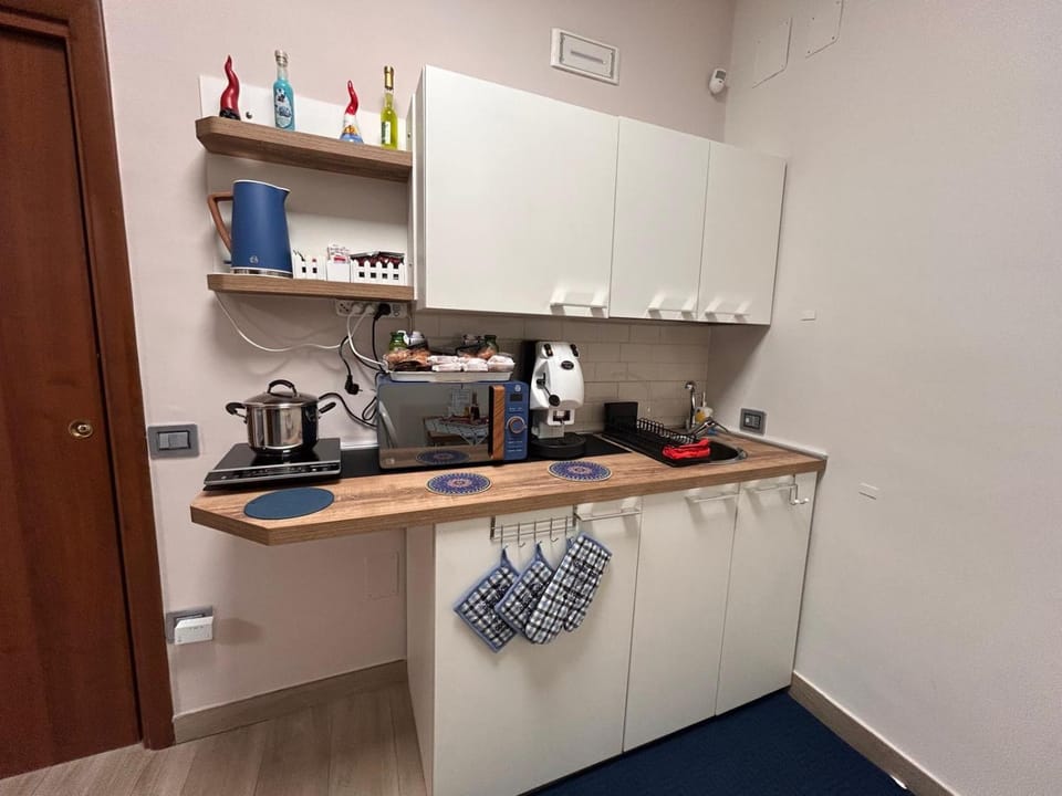 Kitchen or kitchenette, Breakfast