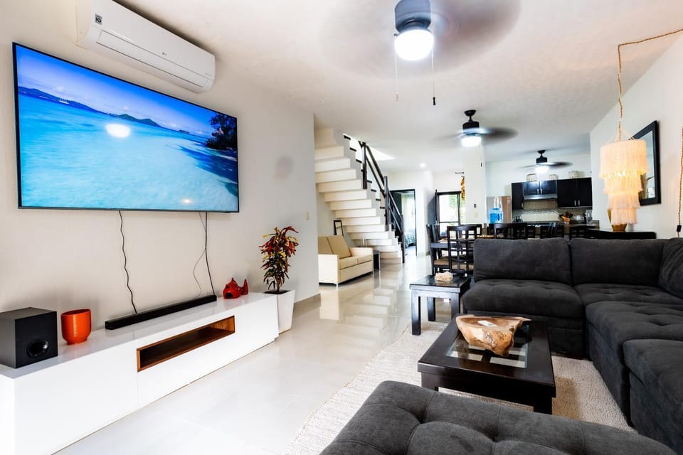 Stunning Large Remodeled Penthouse-Big Canal Views Apartment in State of Quintana Roo