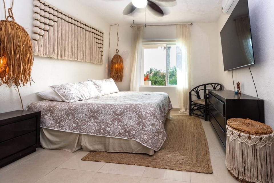 Stunning Large Remodeled Penthouse-Big Canal Views Apartment in State of Quintana Roo
