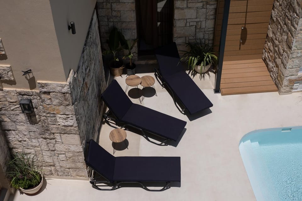 Day, Swimming pool, sunbed