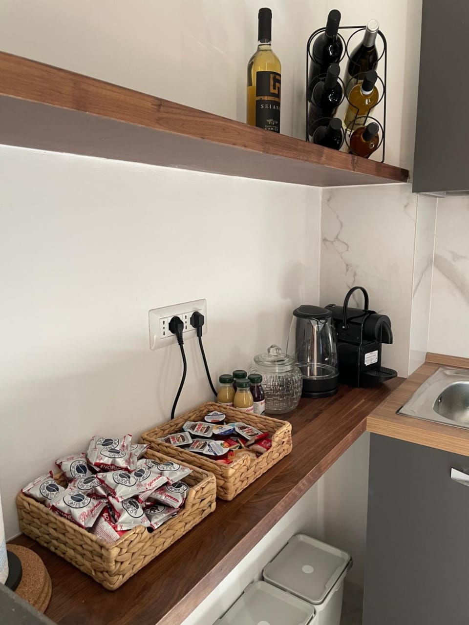 Coffee/tea facilities, Kitchen or kitchenette, Food and drinks, Food, minibar