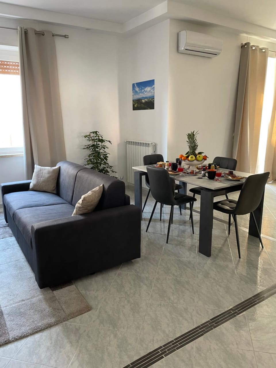 Living room, Seating area, Dining area, air conditioner
