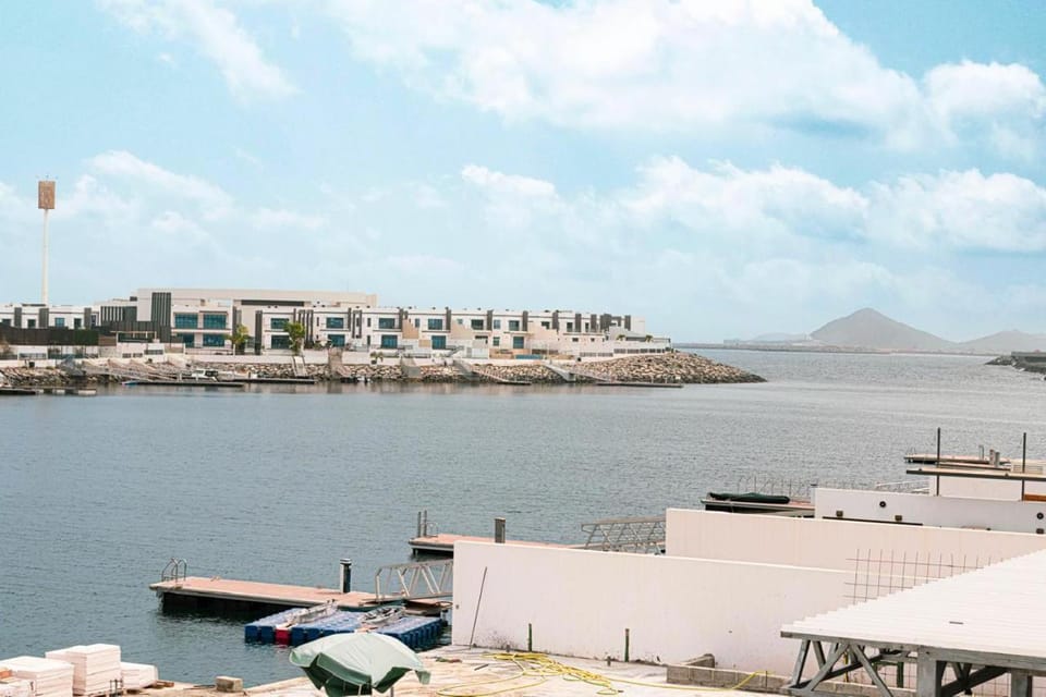 Luxury Villa sea view and free paddle boat - Al Dana Island Fujairah Villa in Sharjah