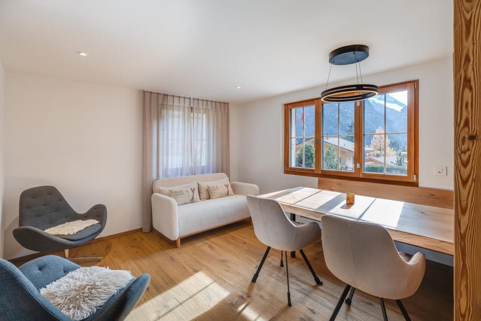 Living room, Seating area, Dining area, Mountain view