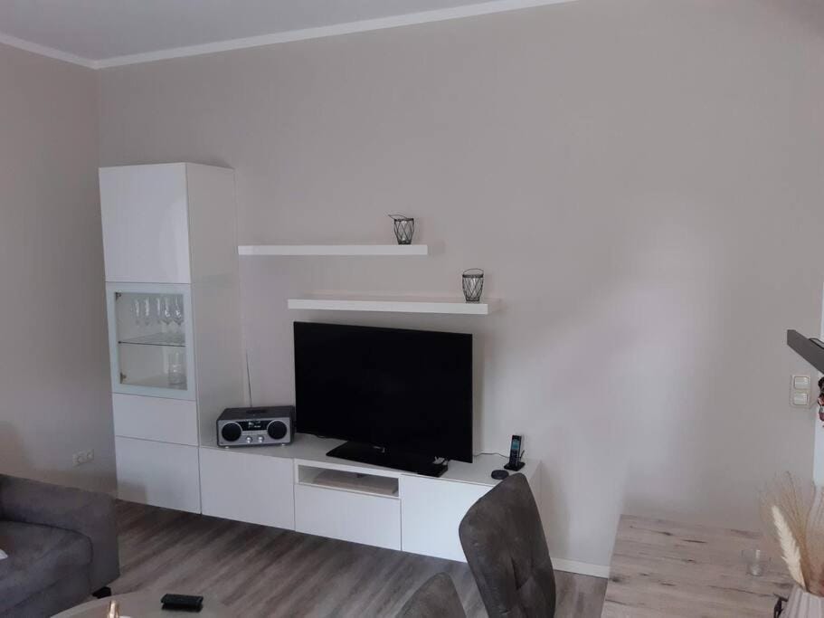 Communal lounge/ TV room, TV and multimedia, Living room