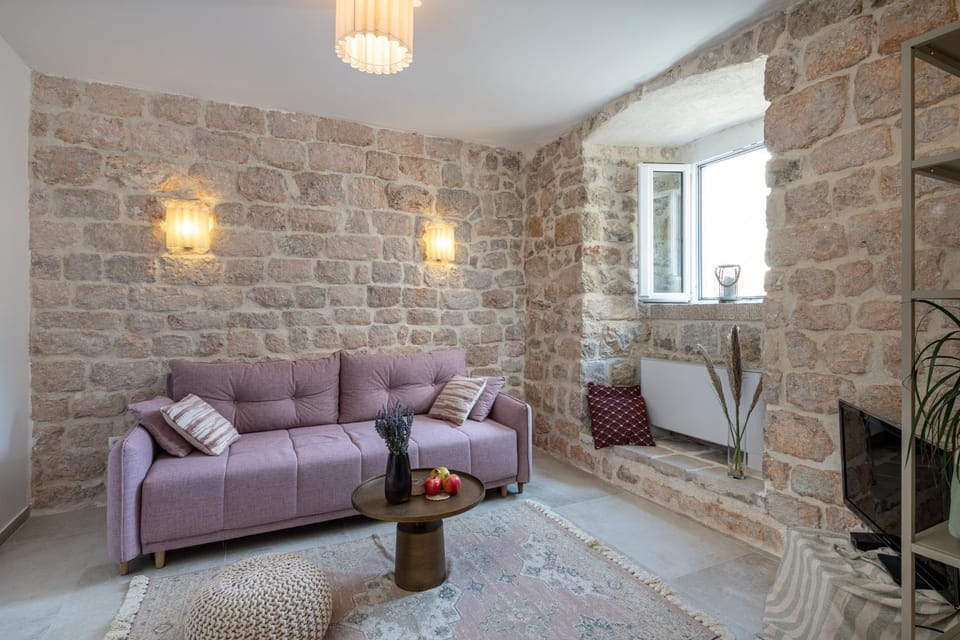 Day, Living room, Decorative detail, Seating area