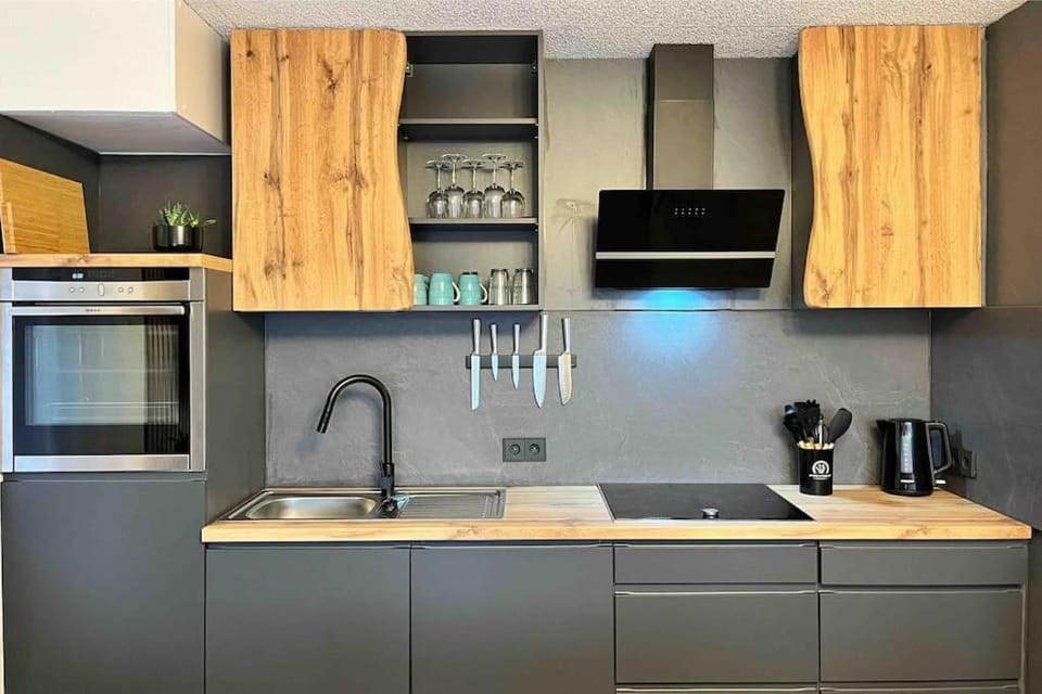 Coffee/tea facilities, Kitchen or kitchenette, pet friendly, stove