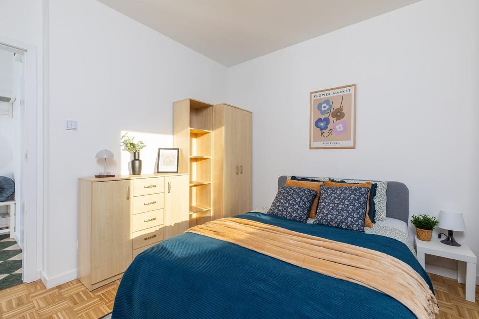 Bed, Photo of the whole room, Bedroom, wardrobe