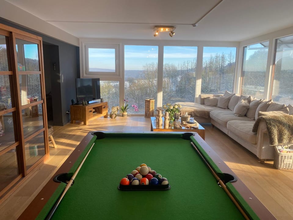 Billiard, Living room