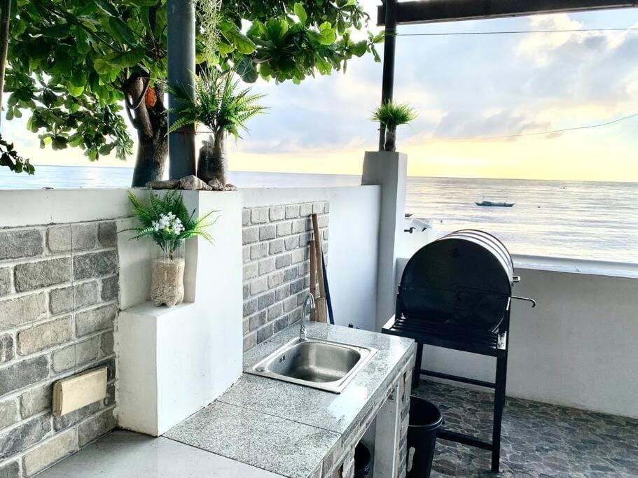 Samantha's Cove Priv Beach House Villa in Oslob