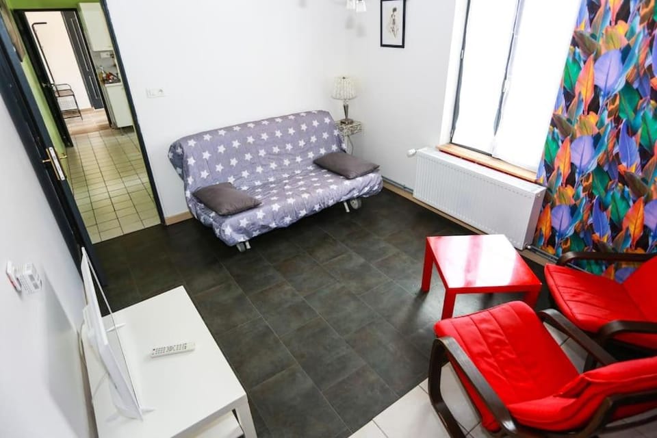 F3 80 m2 Longére plain pied au centre auxonne. House in Jura