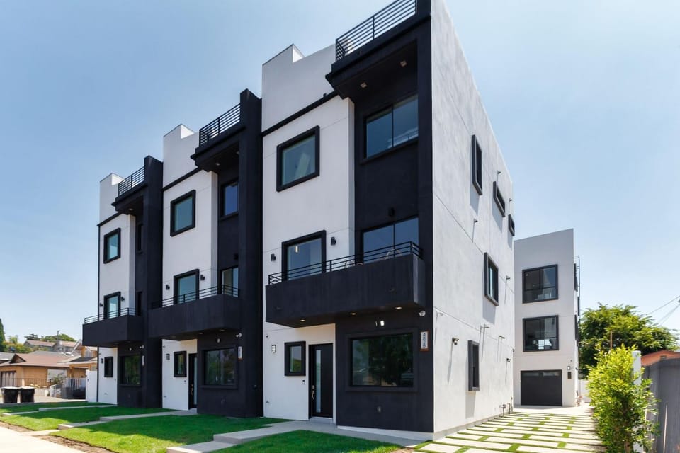 Property building, Day, Location