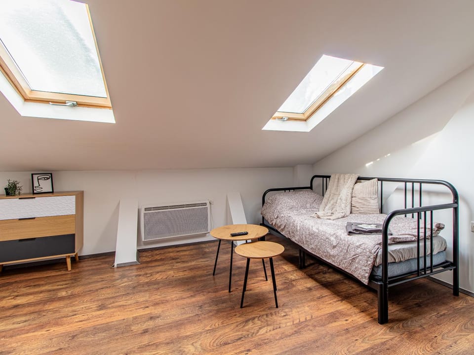 Lion's Bridge Haven - Sofia Central Studio Apartment in Sofia