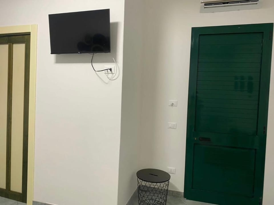 TV and multimedia, air conditioner