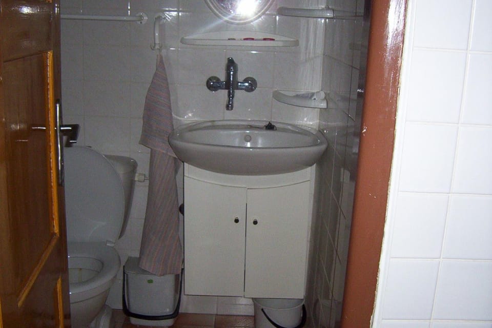 Bathroom, Internal: Not applicable to any particular room