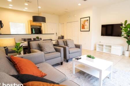 Beautiful Townhome w Hot Tub Near Disney House in Four Corners