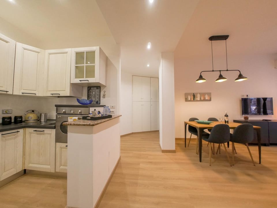 Kitchen or kitchenette, Dining area, pet friendly, stove