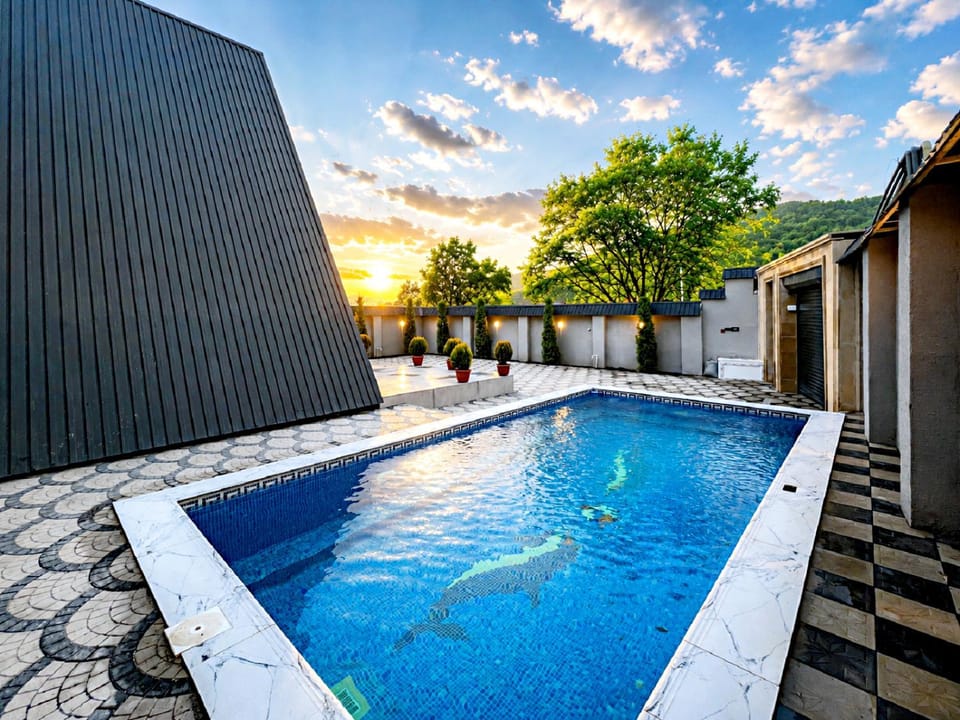Property building, Day, Pool view, Swimming pool, sunbed