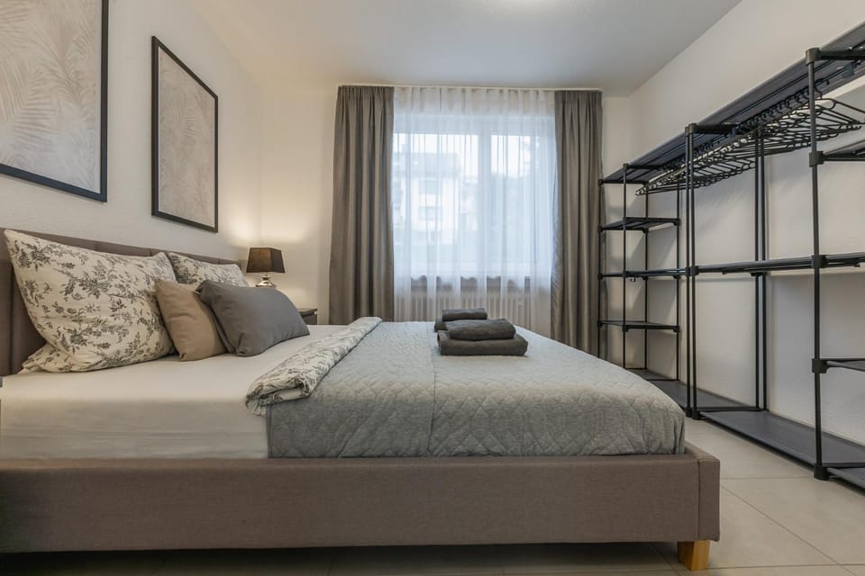 Bed, Bedroom, towels, wardrobe