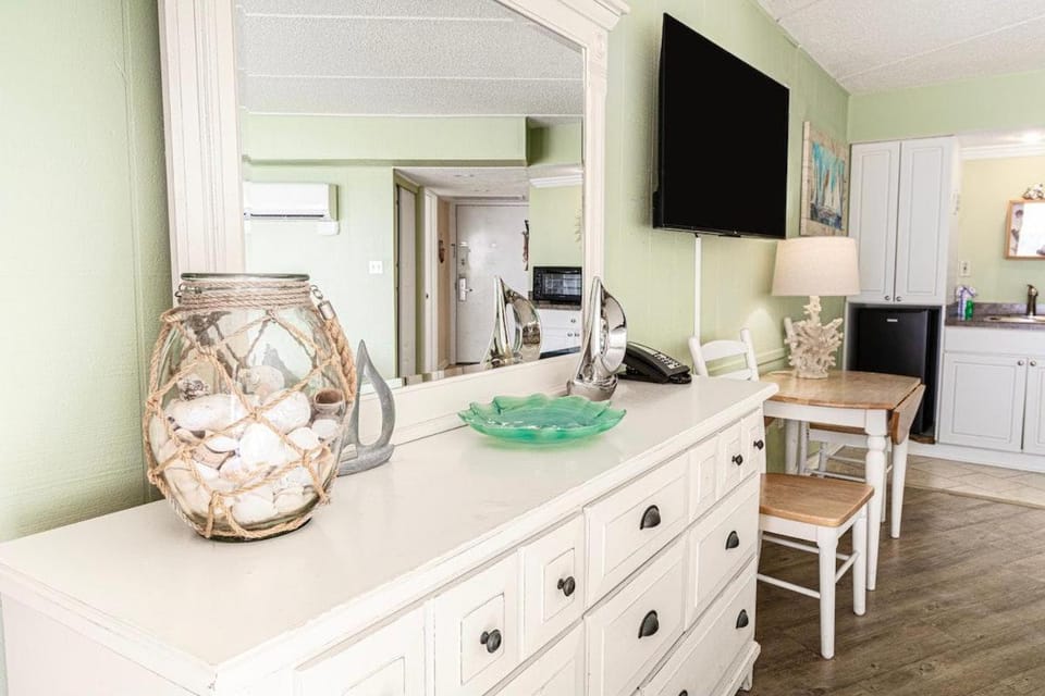 Bright Modern Room with Ocean Front View 4th Floor Apartment in South Carolina