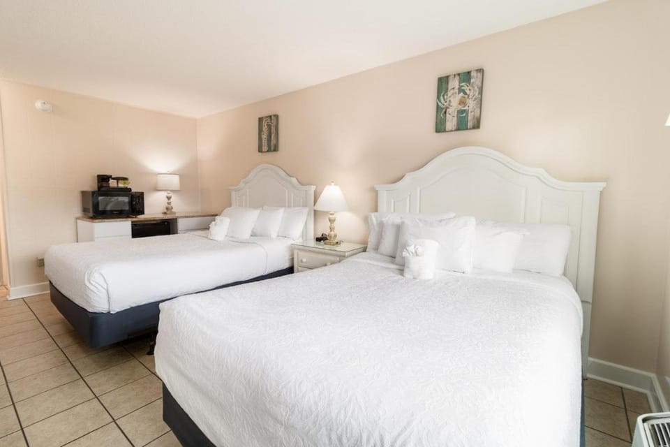 Bright Modern Room First Floor Resort View Apartment in South Carolina