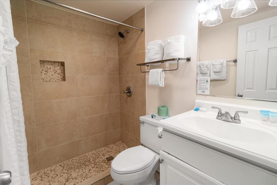 Beach Vibes with Great Amenities on the 2nd Floor Apartment in South Carolina
