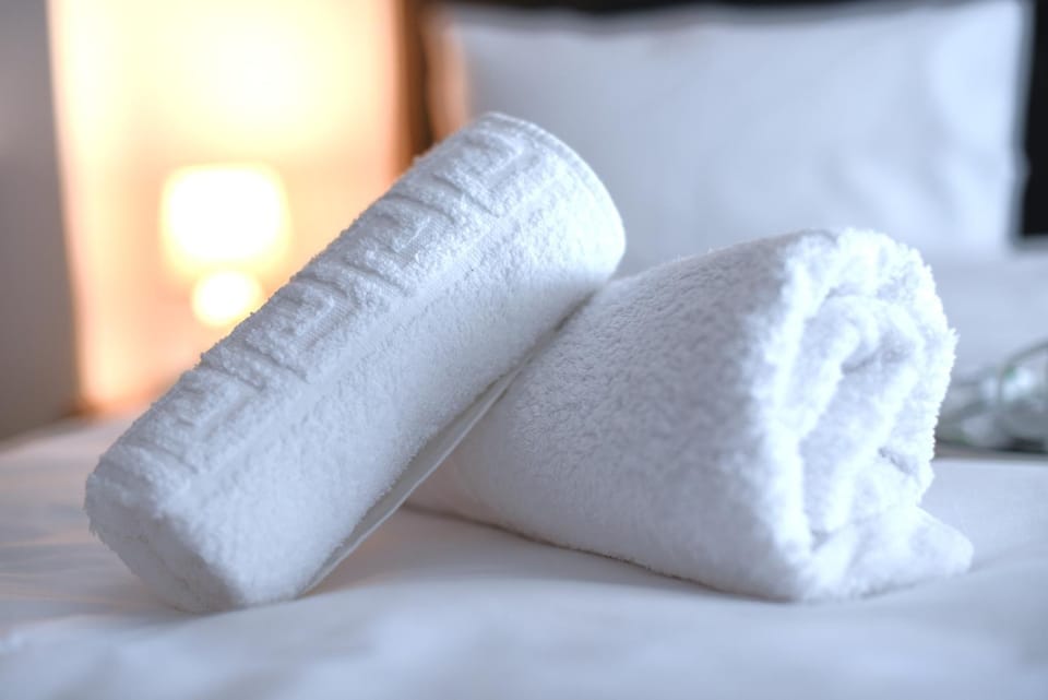 Bed, Bedroom, towels