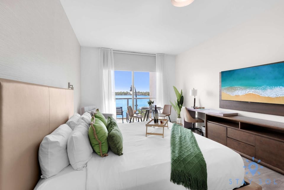 Hollywood Bliss - Near Beach Studio - Rooftop Pool House in Hollywood Beach