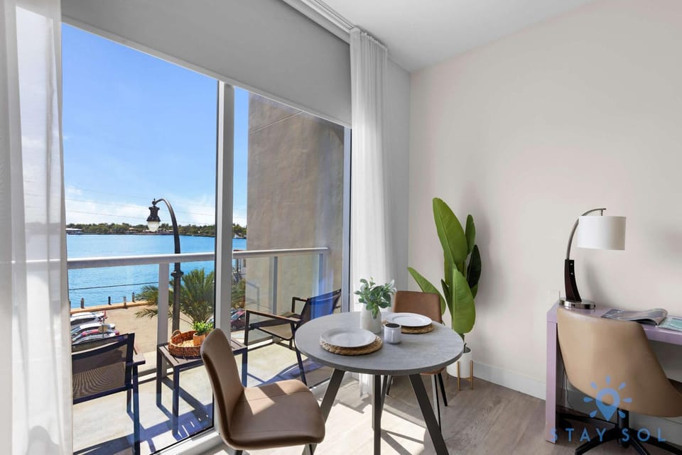 Hollywood Bliss - Near Beach Studio - Rooftop Pool House in Hollywood Beach