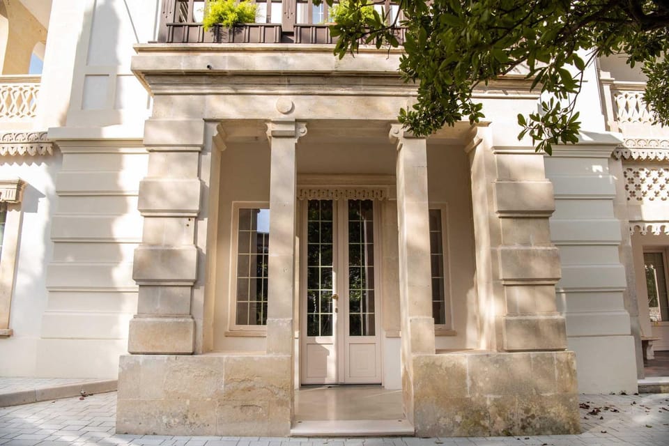 Property building, Facade/entrance, Day
