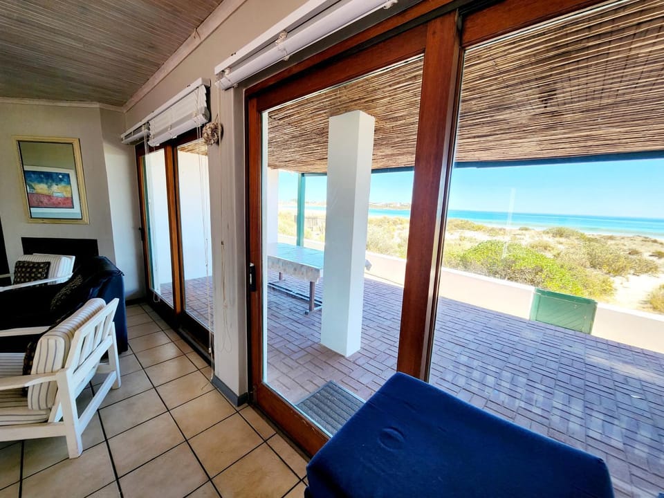 Day, View (from property/room), Balcony/Terrace, Seating area, Beach, Sea view