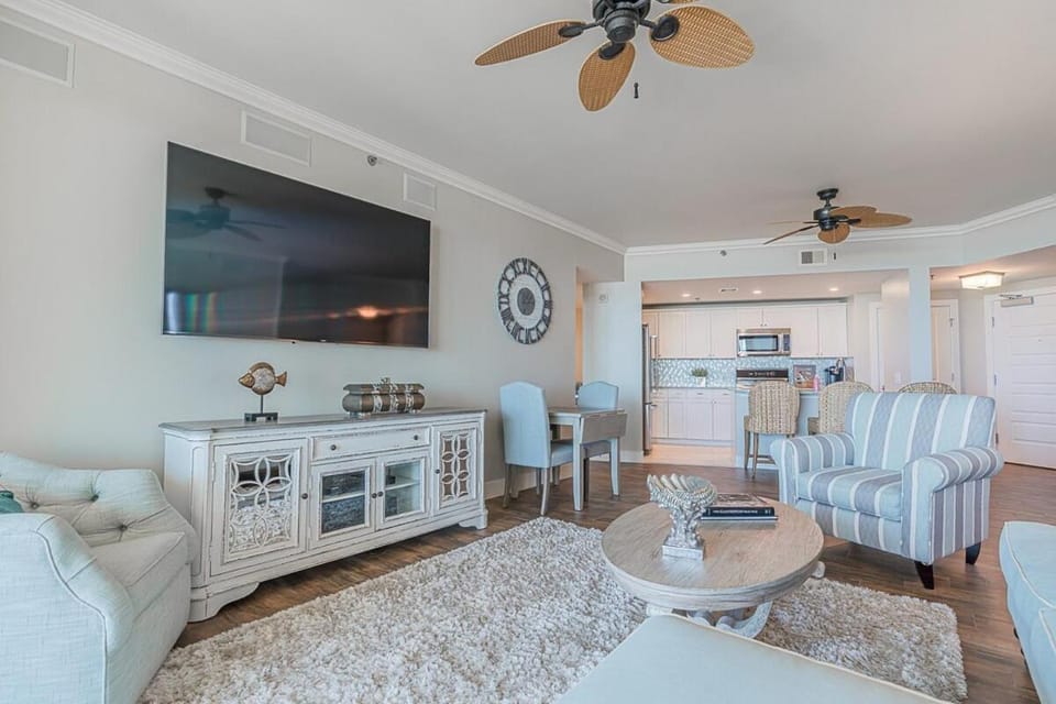 Palisade Palms Oceanfront Condo & 5-Star Amenities House in Texas City