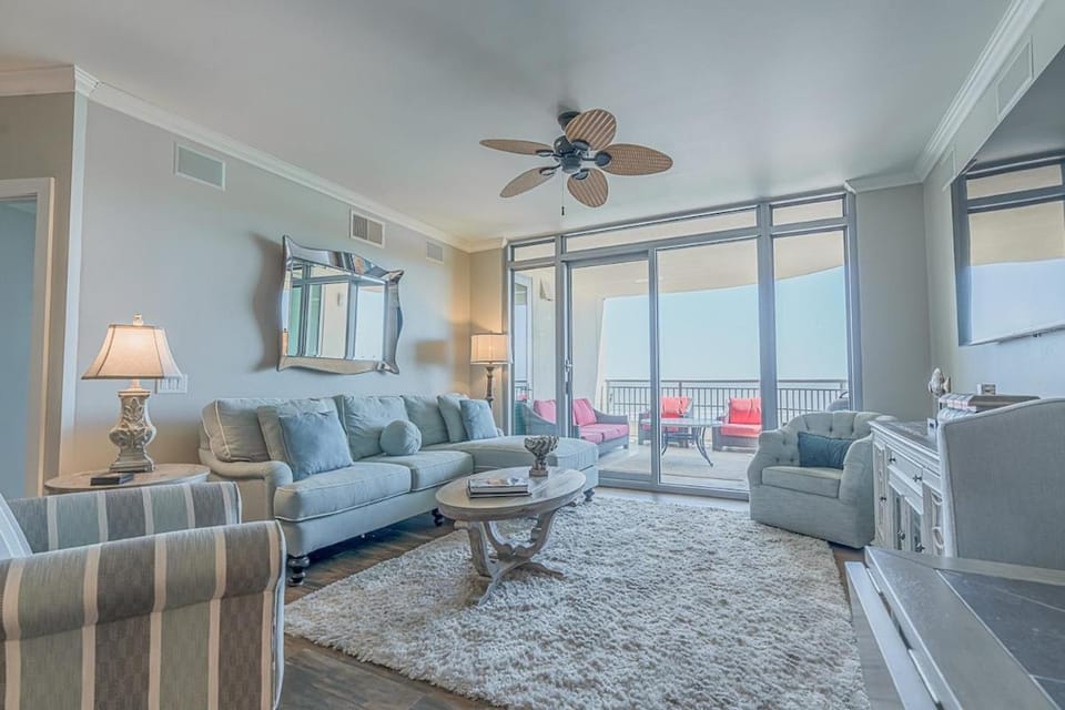 Palisade Palms Oceanfront Condo & 5-Star Amenities House in Texas City