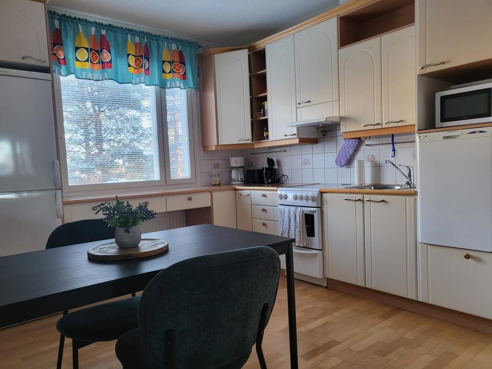 Kitchen or kitchenette, Dining area, dishwasher, minibar, pet friendly, toaster