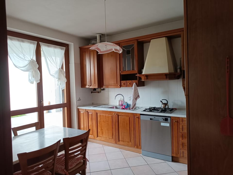 Kitchen or kitchenette, dishwasher