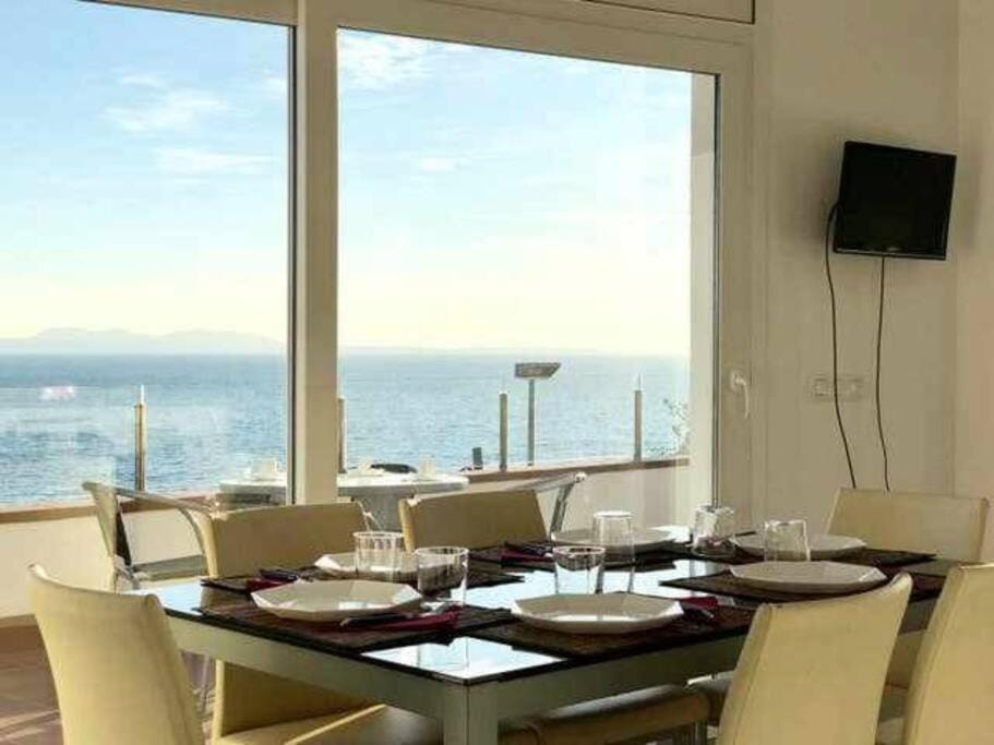 Living room, Dining area, Sea view